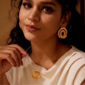 VAROLE Double Circle Streak Pendant Necklace